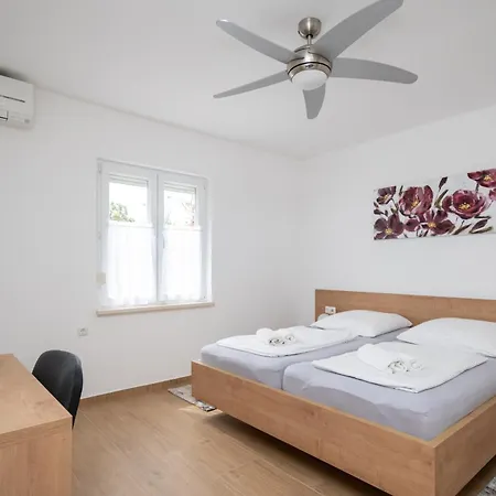 Apartament By The Sea Starigrad, Paklenica - 6580 *