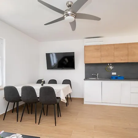 Apartament By The Sea Starigrad, Paklenica - 6580 *